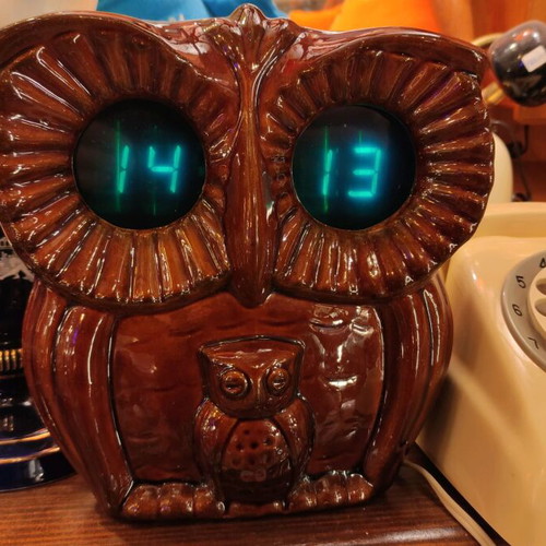 Vintage owl digital clock like new porcelain