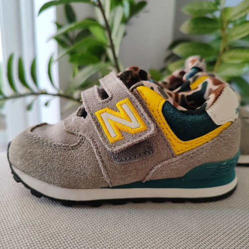 New Balance kids shoes new, gray multicolor, size 22.5
