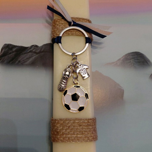 Handmade scented candle with metal keychain