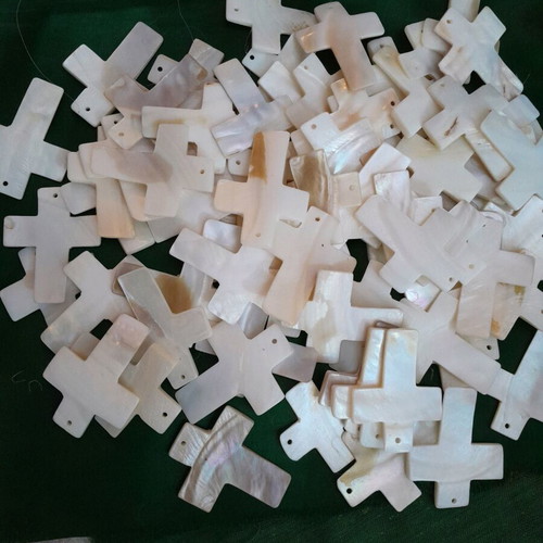 Lot of mother of pearls crosses like new, total 75