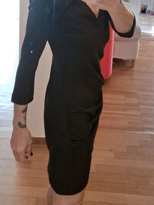 Black mini dress V neck like new, size S