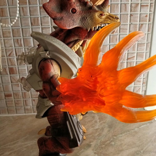 Dragon figure Hasbro large like new, 2003 without wings