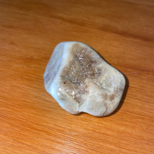 White quartz new with clear appearance and crystal shine