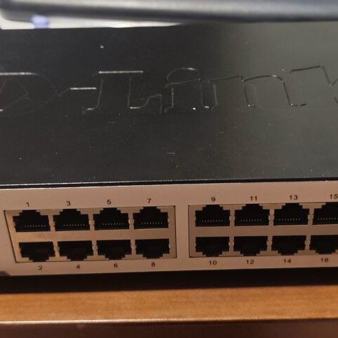 24 Port Fast Ethernet Desktop Switch Like New