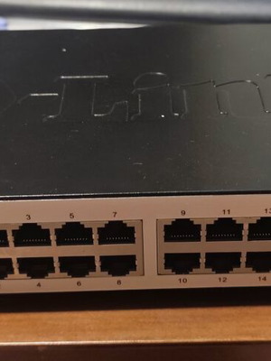 24 Port Fast Ethernet Desktop Switch Like New