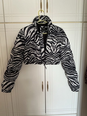 Bershka short jacket like new, black and white, size M