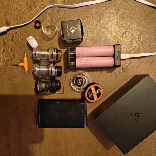 Geekvape Z200 Electronic Cigarette Full Set used with 3 Atomizers and Batteries