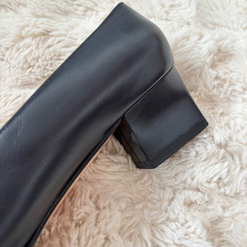 Salvatore Ferragamo Gancini Pumps Navy Size 39 C Like New