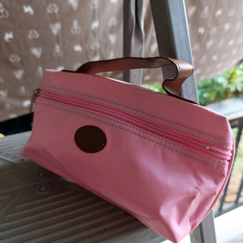 Toiletry bags like new, pack of 5, multicolored