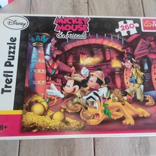 Mickey Mouse and Friends puzzle 260 pieces like new