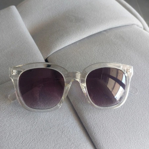 Sunglasses with transparent lightweight acetate frame like new