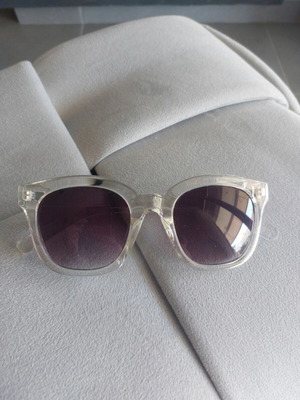 Sunglasses with transparent lightweight acetate frame like new