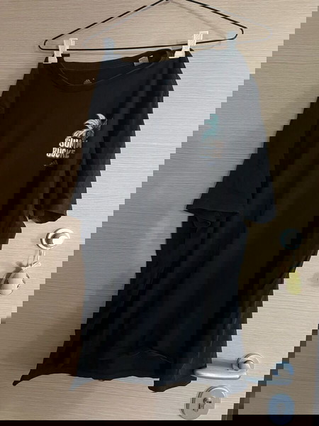 adidas μαύρη
