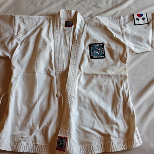Taekwondo KWON Dobok size 130 like new, kids martial arts uniform