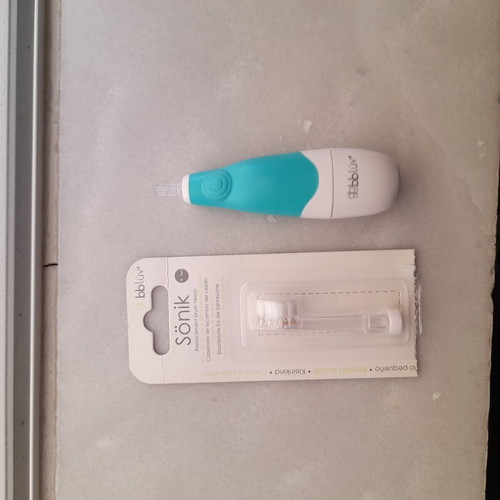 Bluv electric toothbrush like new with closed brush head 18-36 months