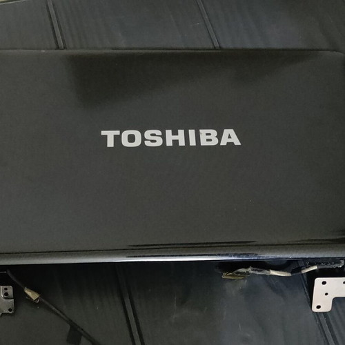 Toshiba Satellite L600-01B Screen with Hinges and Camera like new
