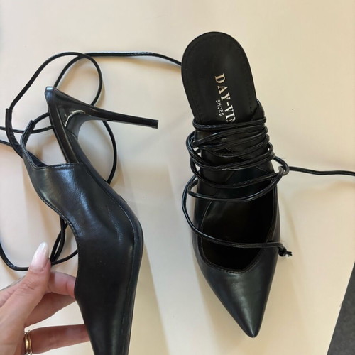 Black lace-up pumps like new, size 39