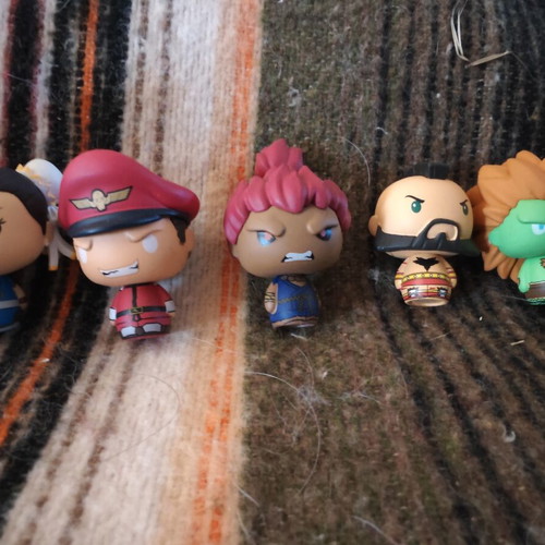 Mini figures like new, assorted set