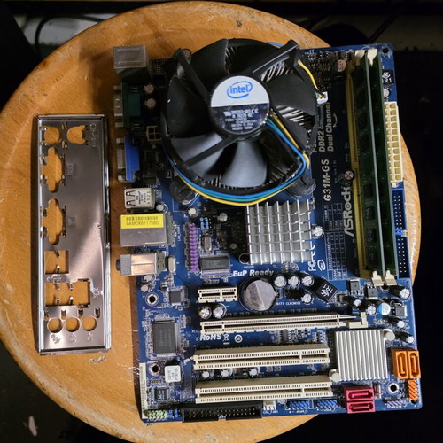Motherboards Intel e8500 4GB amd athlon ii x2 240 4GB e7500 2GB used