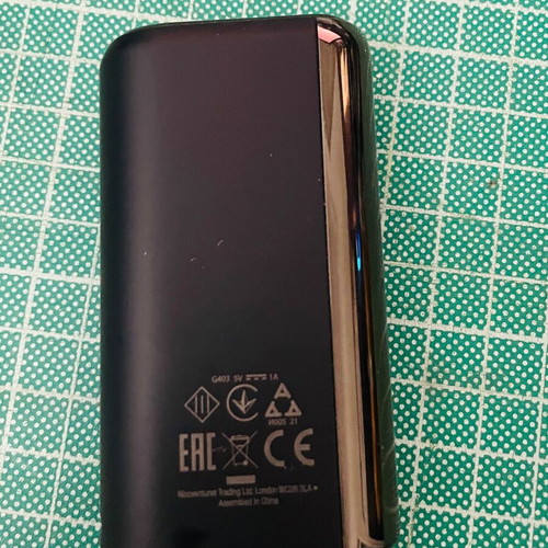 Glo Hyper tobacco heating device used with charging cable