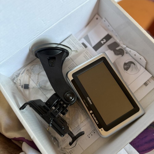 Clarion GPS navigator με λογότυπο Suzuki