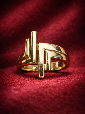 Gold ring 14K 585 like new with modern design