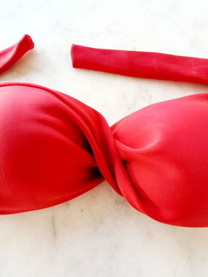 Top swimsuit XS strapless with cups like new, red