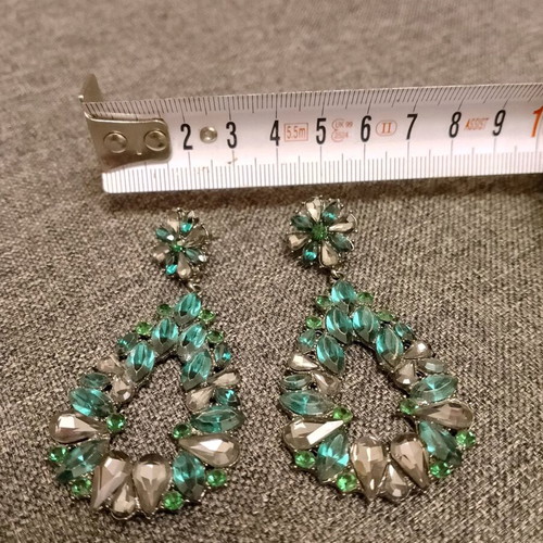 Dangling earrings like new with green and gray stones