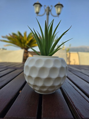 3D printed planter white like new for indoor use