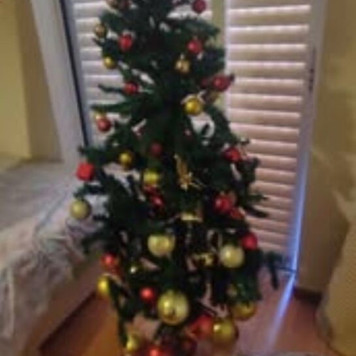Christmas tree 1.70m used with gold and red ornaments