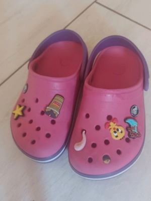 Crocs ροζ παντόφλες σαν καινούργιο, νούμερο J2 33-34