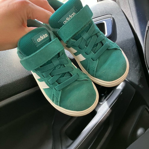 Adidas kids sneakers with scratch used, size 28.5, green