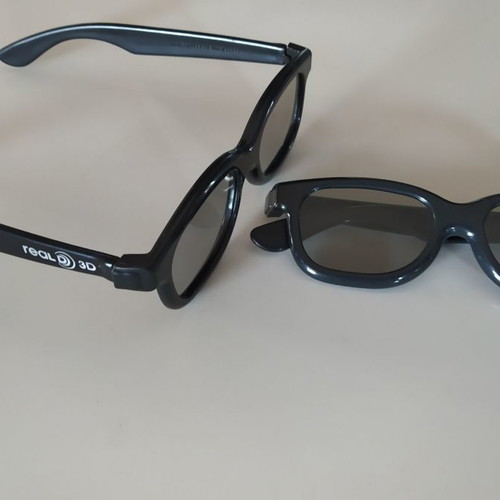 Polarized passive RealD 3D glasses used, set of 2