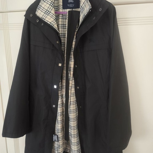 Burberry black rain jacket with Nova Check lining, size XL