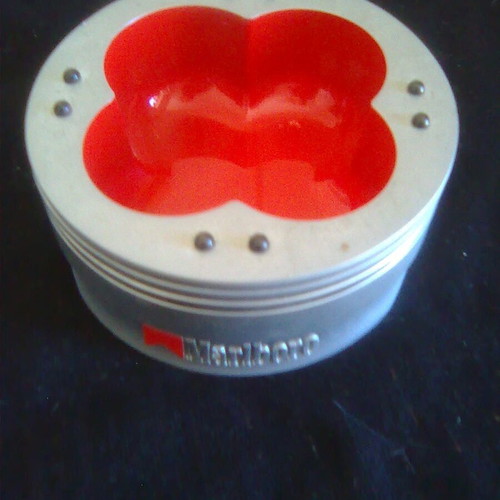 Ashtrays set of 8 like new