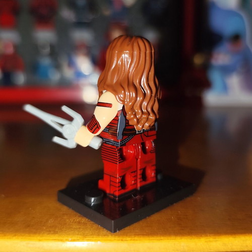 Elektra minifigure like new with silver twin sai and two expressions