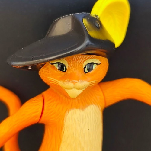 2011 Puss in Boots McDonald's figure