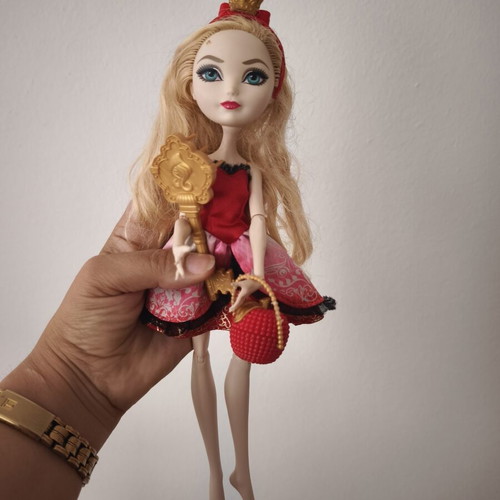 Ever After High Apple White doll used, original accessories