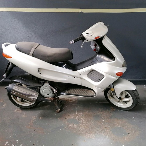 Gillera Runner 125 μεταχειρισμένο, με χαρτί διαγραφής, άσπρο πέρλα