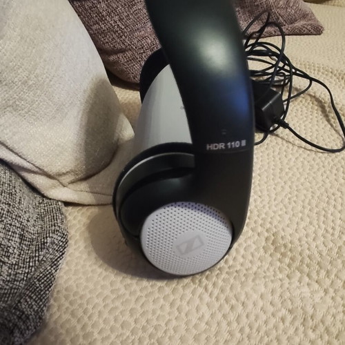 Sennheiser RS 110 II wireless TV headphones with base and power supply