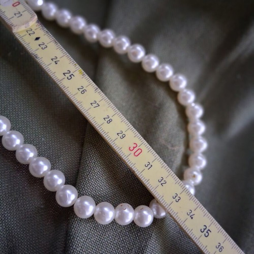 Vintage Atelier necklace like new, white and silver