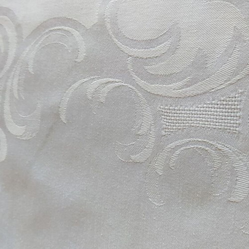 Damask tablecloth new with 6 gift napkins