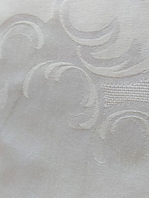 Damask tablecloth new with 6 gift napkins