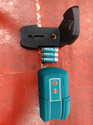 Self-leveling laser level like new