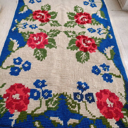 Embroidered Metered Rug like new, 1.60 by 90