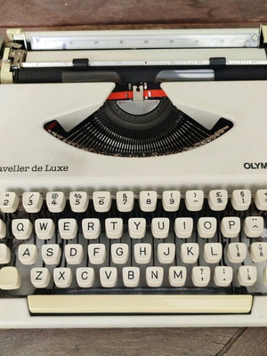 Γραφομηχανή Olympia Traveller de Luxe μεταχειρισμένη, συλλεκτική