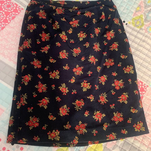 Laura Ashley skirt like new, size XL, blue and red