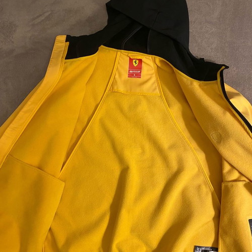 Μπουφάν Ferrari καινούργιο αδιάβροχο με fleece και αντιανεμική επένδυση κίτρινο