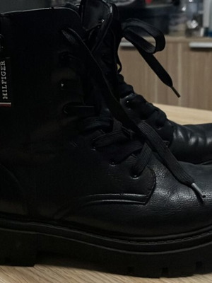 Μποτάκια Tommy Hilfiger σαν καινούργια, μέγεθος 36, μαύρα
