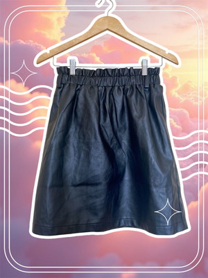 Leather skirt with elastic size Medium like new, black